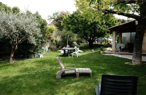 Allemagne-en-Provence House | Holiday Home “Clarisse” with Mountain View, Shared Pool & Wi-Fi