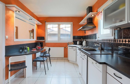 Binic-Etables-sur-Mer House | Holiday Home 'La Petite Palmeraie - Binic' with Private Terrace, Private Garden and Wi-Fi