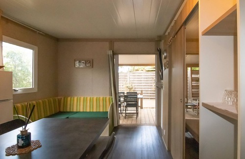 Pianotolli-Caldarello House | Holiday Home 'Chalet V Tout Equipé Proche Mer' with Shared Pool, Terrace and Air Conditioning