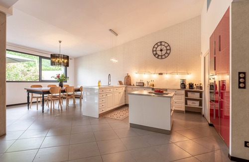 Saint-Gildas-de-Rhuys House | Holiday Home 'Le Loft avec jacuzzi' with Private Terrace, Private Garden and Wi-Fi