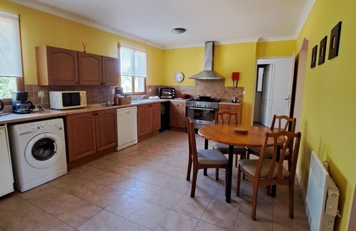 Saint-Pierre-de-Juillers House | Holiday house St Pierre de Juillers for 1 - 8 persons with 4 bedrooms - Holiday house