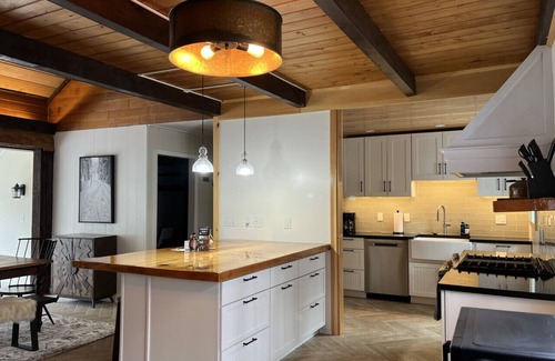 Killington Apartment | Holiday Haus- AC, game room, near golf