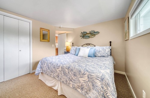 Saugatuck Resort | Holiday Hill Resort "The Penthouse" Unit 700