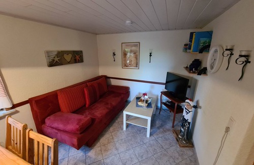Padingbuttel House | Holiday Home "Lübs" with Private Garden & Wi-Fi