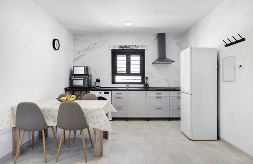 Chiclana de la Frontera House | Holiday Home 'La Posada' with Pool, Garden, Terrace & Wi-Fi