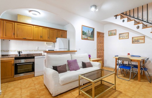 Els Arenals del Sol House | Holiday Home 'Playa Arenales Del Sol' with Sea Views, Wi-Fi and Air Conditioning