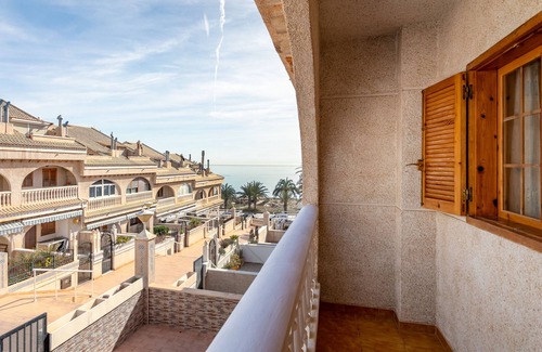 Els Arenals del Sol House | Holiday Home 'Playa Arenales Del Sol' with Sea Views, Wi-Fi and Air Conditioning