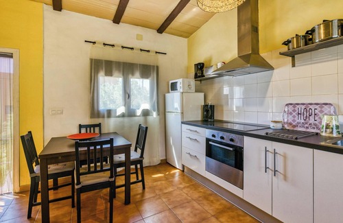 Torroella de Montgri Apartment | Holiday Home 'Castell del Montgrí Amunt' with Mountain Views and Wi-Fi