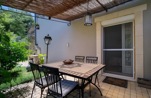 Chateauneuf-du-Rhone House | Holiday Home 'La Bastide De La Coda' with Wi-Fi