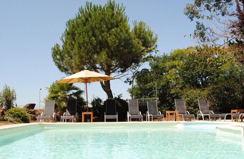 Sainte-Foy-de-Longas House | Holiday Home 'Le Puisatier' with Private Garden and Wi-Fi