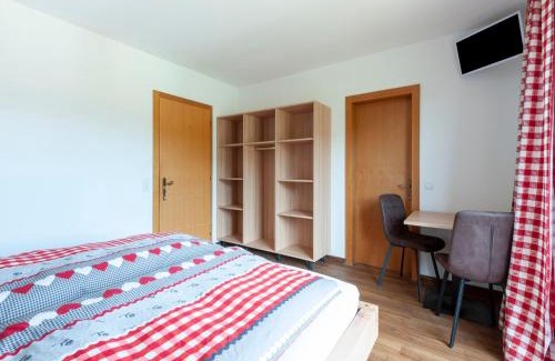 Hopfgarten im Brixental House | Holiday Home Brixen Valley Ski Bus Access