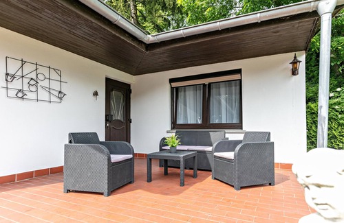Wernsdorf House | Holiday Home 'Haus Am See' with Private Terrace and Wi-Fi