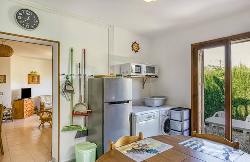 Bellcaire d'Emporda House | Holiday Home 'Casa Pepita' with Shared Pool, Private Terrace and Wi-Fi