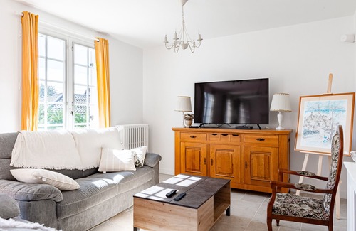 Coulounieix-Chamiers House | Holiday Home 'La Parenthèse Enchantée' with Private Terrace, Private Garden and Wi-Fi