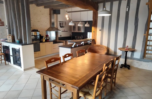 Dame-Marie-les-Bois House | Holiday Home '15 Guests with Pool' with Shared Pool, Private Terrace and Wi-Fi