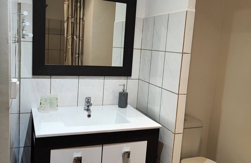 Duniere-sur-Eyrieux House | Holiday Home 'Coté Rue' with Shared Terrace, Shared Garden and Wi-Fi