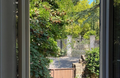 La Roque-d'Antheron House | Holiday Home 'Romaine' with Private Terrace and Wi-Fi