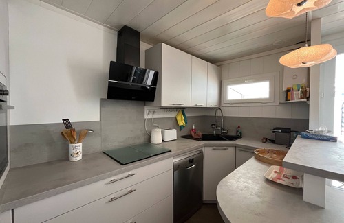 Le Chateau-d'Oleron House | Holiday Home 'Au Coeur Du Fief Naton' with Private Terrace and Private Garden