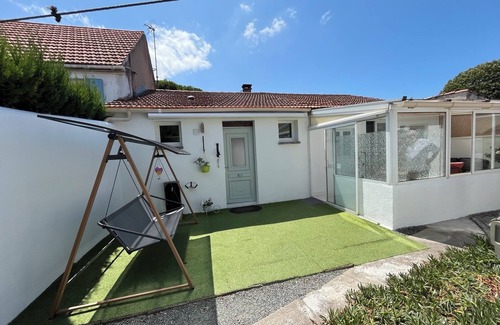 Le Chateau-d'Oleron House | Holiday Home 'Au Coeur Du Fief Naton' with Private Terrace and Private Garden