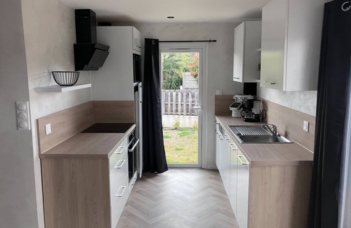 Olonne-sur-Mer House | Holiday Home 'Le Refuge Sablais' with Private Terrace, Wi-Fi and Air Conditioning