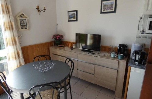 Notre-Dame-de-Monts House | Holiday Home with Pool, Near Beach, WiFi, and Parking in Notre-Dame-de-Monts - Sleeps 5