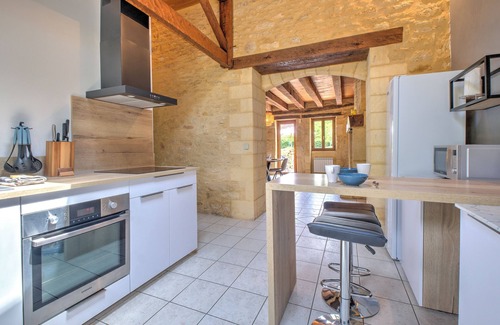 Saint-Andre-dAllas House | Holiday Home 'Les Collines D'Allas' with Private Terrace and Wi-Fi