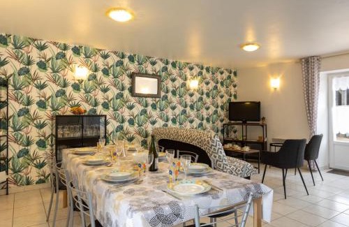 Saint-Meloir-des-Ondes House | Holiday Home Coquelicot by Interhome