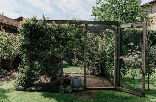 Bellinzago Novarese House | Holiday Home 'La Cocca Home' with Shared Garden and Wi-Fi