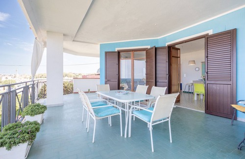 Isola delle Femmine House | Holiday Home 'Villa Le 2 Palme' with Sea View, Wi-Fi and Air Conditioning