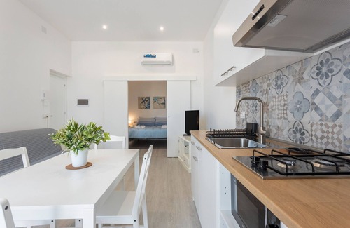 Isola delle Femmine House | Holiday Home 'Ludovica' with Sea View, Wi-Fi and Air Conditioning