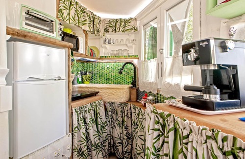 Rosignano Marittimo Villa | Holiday Home 'Vacanza nel bosco' with Shared Pool & Shared Garden