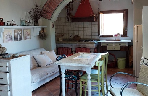 Castelnuovo Misericordia House | Holiday Home 'Mare Colline Città D'Arte' with Private Garden