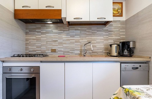 Pieve House | Holiday Home 'Casa Elena' with Lake View, Private Garden and Wi-Fi