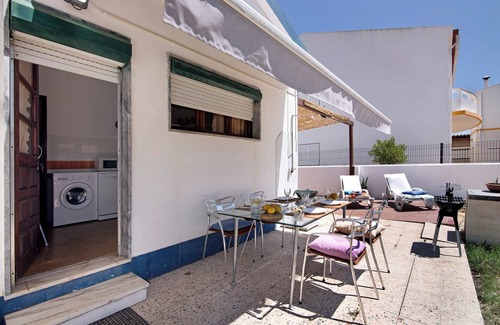 Manta Rota House | Holiday Home 'Casa Maria Beatriz' with Private Terrace, Private Garden and Wi-Fi
