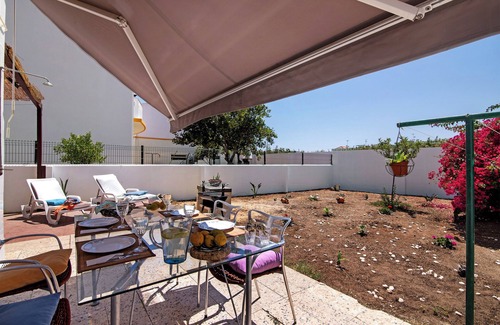 Manta Rota House | Holiday Home 'Casa Maria Beatriz' with Private Terrace, Private Garden and Wi-Fi