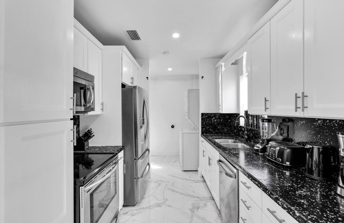 Driftwood House | Holiday Home 4BR Private Pool near HardRock Casino