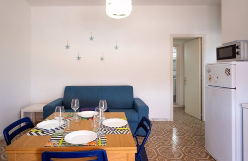 Scala di Furno House | Holiday Home 'A Due Passi dal Mare' with Sea View, Wi-Fi and Air Conditioning
