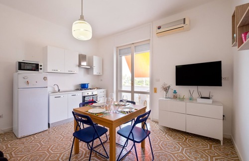 Scala di Furno House | Holiday Home 'A Due Passi dal Mare' with Sea View, Wi-Fi and Air Conditioning