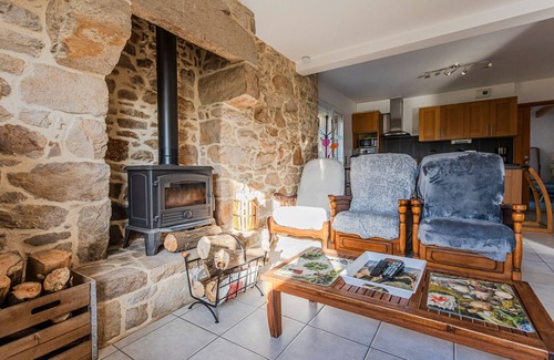 Baden House | Holiday Home 'A La Ferme Du Cosquer' with Private Terrace, Private Garden and Wi-Fi