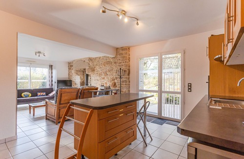 Baden House | Holiday Home 'A La Ferme Du Cosquer' with Private Terrace, Private Garden and Wi-Fi