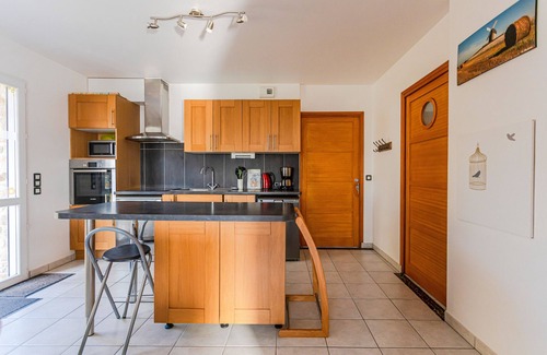 Baden House | Holiday Home 'A La Ferme Du Cosquer' with Private Terrace, Private Garden and Wi-Fi