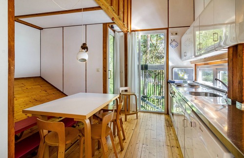 Sipplingen House | Holiday Home "Adlerhorst Über Dem Bodensee" with Panoramic Glazing, Terrace and Lake View