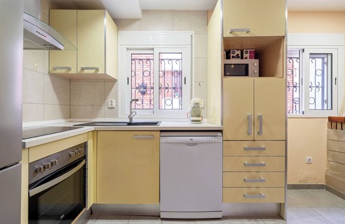 La Pineda House | Holiday Home 'Adosada En La Pineda' with Private Terrace, Private Garden and Air Conditioning