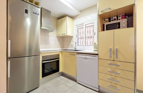 La Pineda House | Holiday Home 'Adosada En La Pineda' with Private Terrace, Private Garden and Air Conditioning