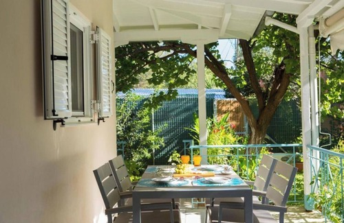 Agios Ioannis House | Holiday Home 'Aelia House - Elia' with Mountain View, Wi-Fi and Air Conditioning