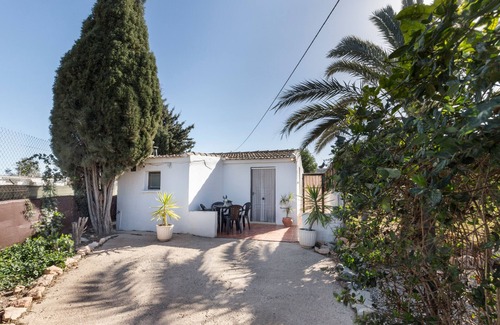 Campo Nubla House | Holiday Home 'Agradable Casa Rural' with Private Terrace, Wi-Fi and Air Conditioning
