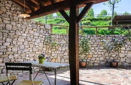Montagut House | Holiday home Agroturismo Garrotxa pareja-familia with mountain views, garden & WiFi