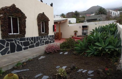 Mocanal House | Holiday Home 'Aguarijo' with Sea View, Private Terrace and Private Garden