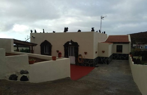 Mocanal House | Holiday Home 'Aguarijo' with Sea View, Private Terrace and Private Garden
