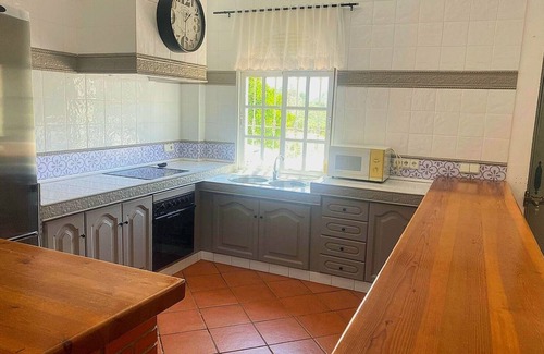 Villanueva del Trabuco House | Holiday Home 'Aires De Gibalto' with Mountain View, Private Pool and Wi-Fi